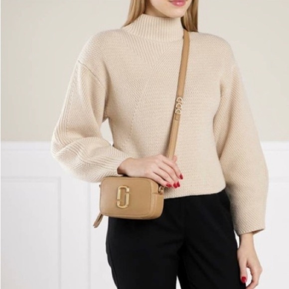 Marc Jacobs The Softshot 17 in Dirty Chai